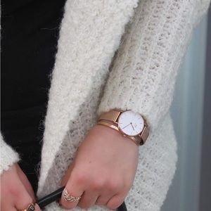 Daniel Wellington petite Melrose watch 28mm comes with bracelet